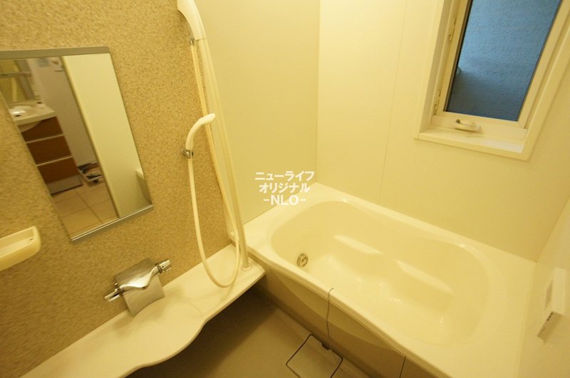 バス・シャワールーム　追い焚き給湯器付きでいつでもポカポカ