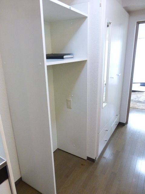 その他　★キッチン横の棚です★
