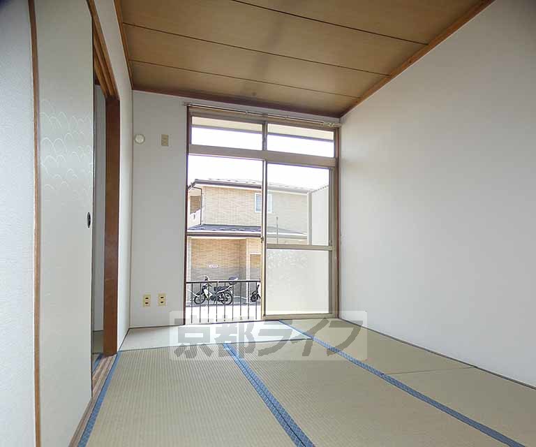 コーポ比叡の居間写真