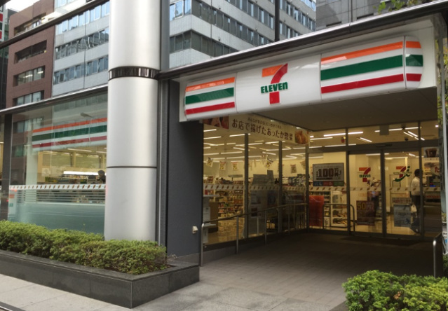 コンビニ　セブンイレブン八丁堀2丁目店（コンビニ）まで193m