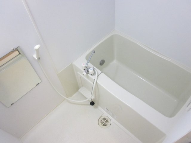 バス・シャワールーム　バス・トイレ別！