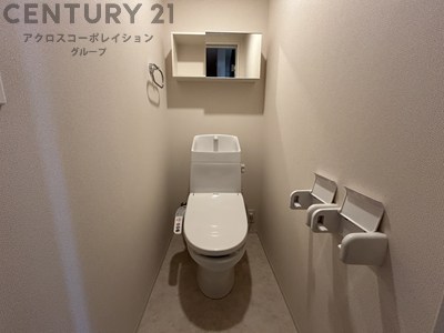 トイレ　温水洗浄便座付きのトイレです♪