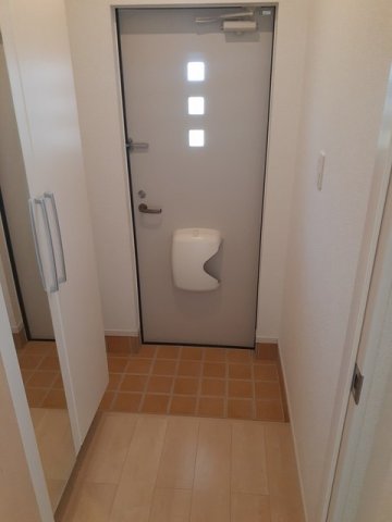 玄関　収納もある玄関です