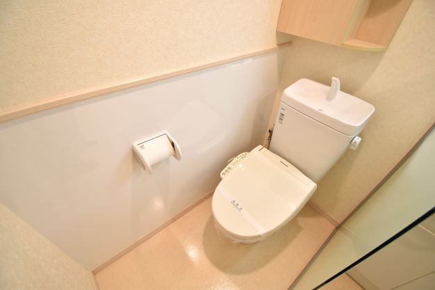 ＪＲ高崎線 熊谷駅 徒歩13分 5階建 築14年のトイレ写真