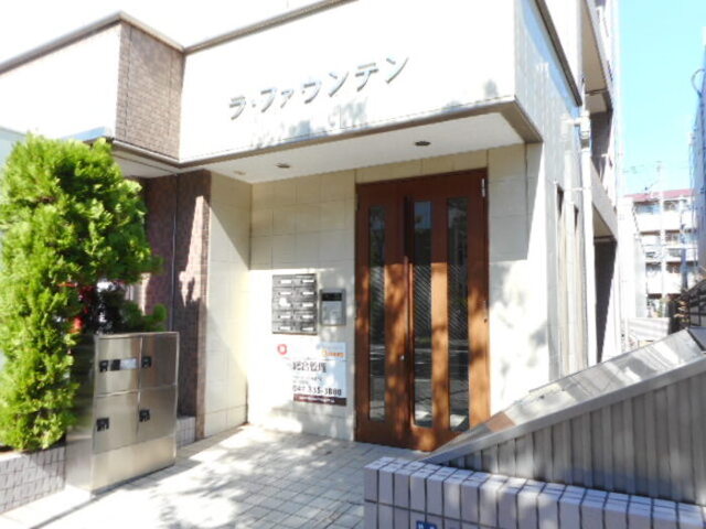 エントランス　オートロック付きエントランス