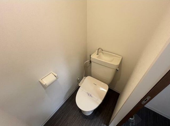 ＪＲ南武線 武蔵中原駅 徒歩13分 3階建 築37年のトイレ写真