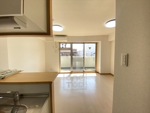レフィナード茨木の居間写真