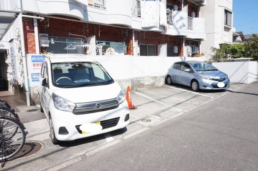 駐車場　駐車場