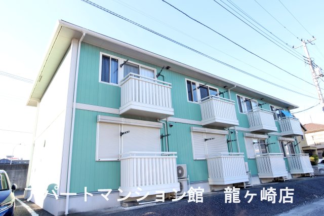 建物外観　スーパーやドラッグストア至近でお買い物が便利♪