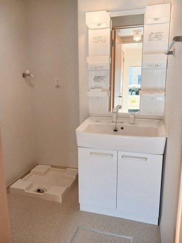 洗面設備　コンパクトで使いやすい洗面所