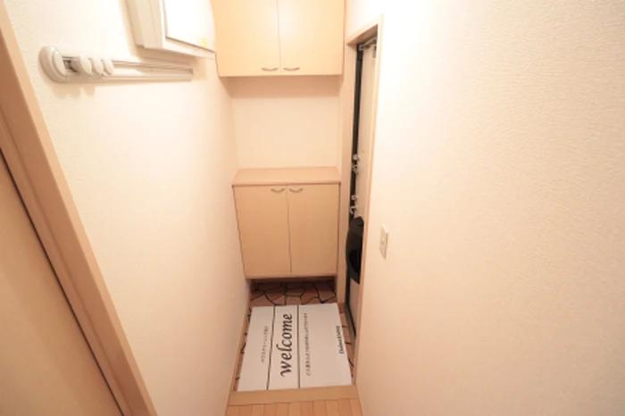 東北新幹線 郡山駅 バス乗車時間：30分 最寄りバス停で下車 徒歩6分 2階建 築23年の玄関写真