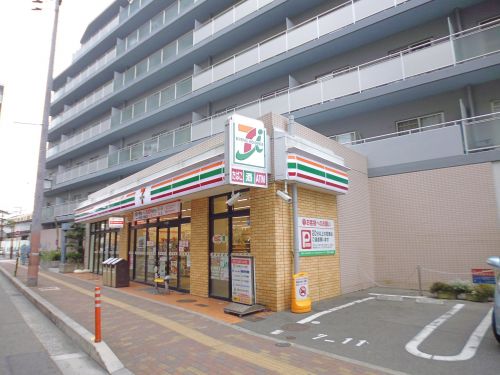 コンビニ　セブン－イレブン 明石大明石町店（コンビニ）まで81m