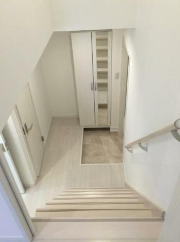 玄関　※別部屋参考写真