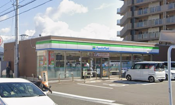 コンビニ　ファミリーマート 博多諸岡一丁目店（コンビニ）まで1024m
