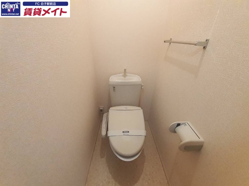 トイレ　別部屋反転写真です