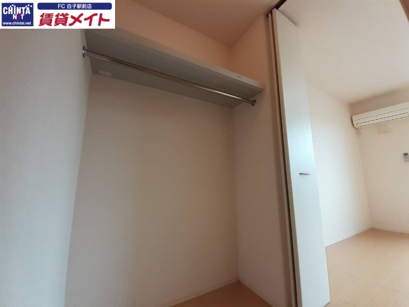 収納　別部屋反転写真です