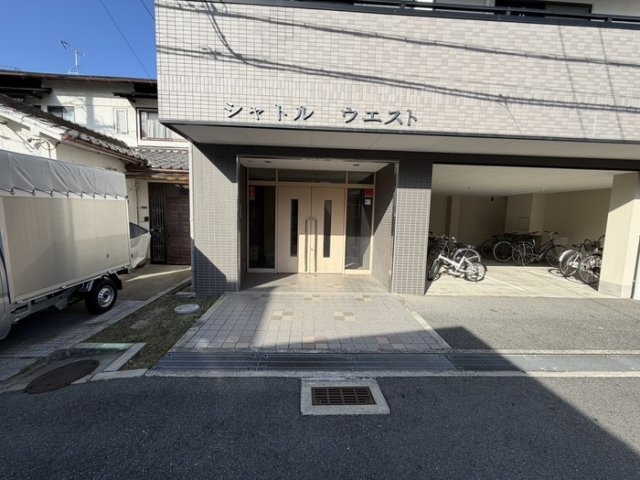 シャトルウエストの外観写真