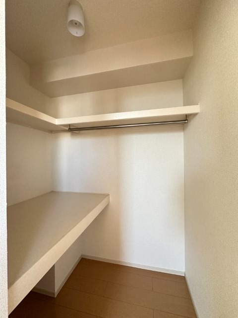 収納　北側洋室のウォークインクローゼット