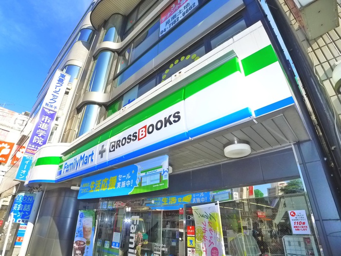 コンビニ　ファミリーマート（コンビニ）まで269m
