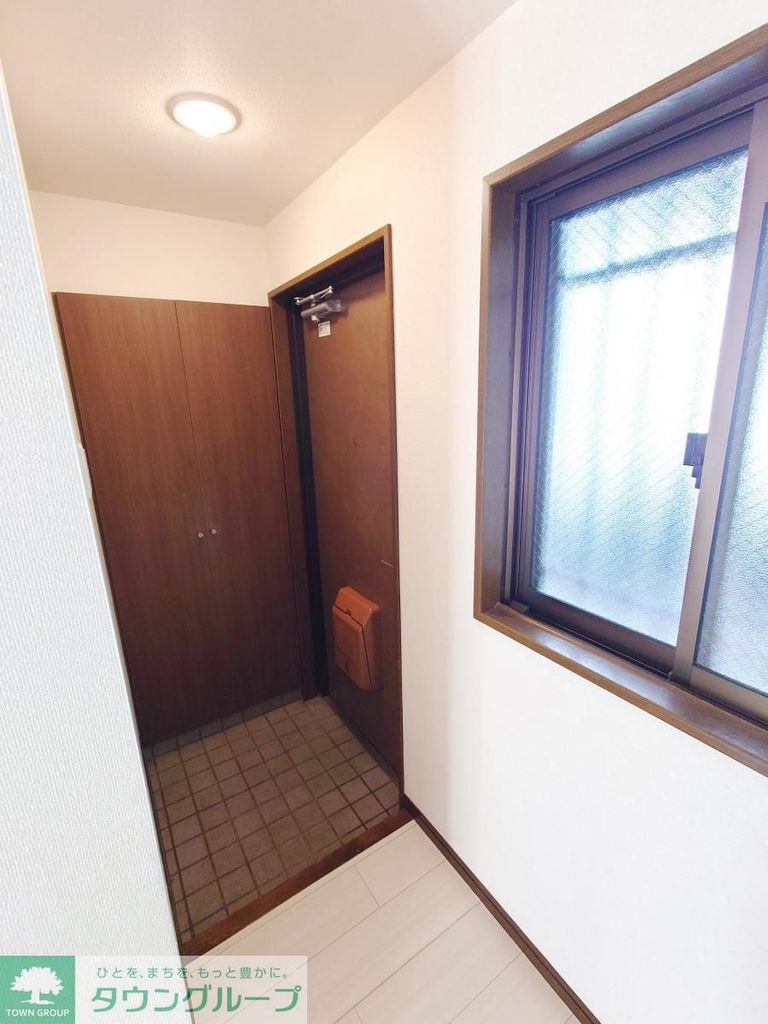 玄関　※別部屋参考写真です