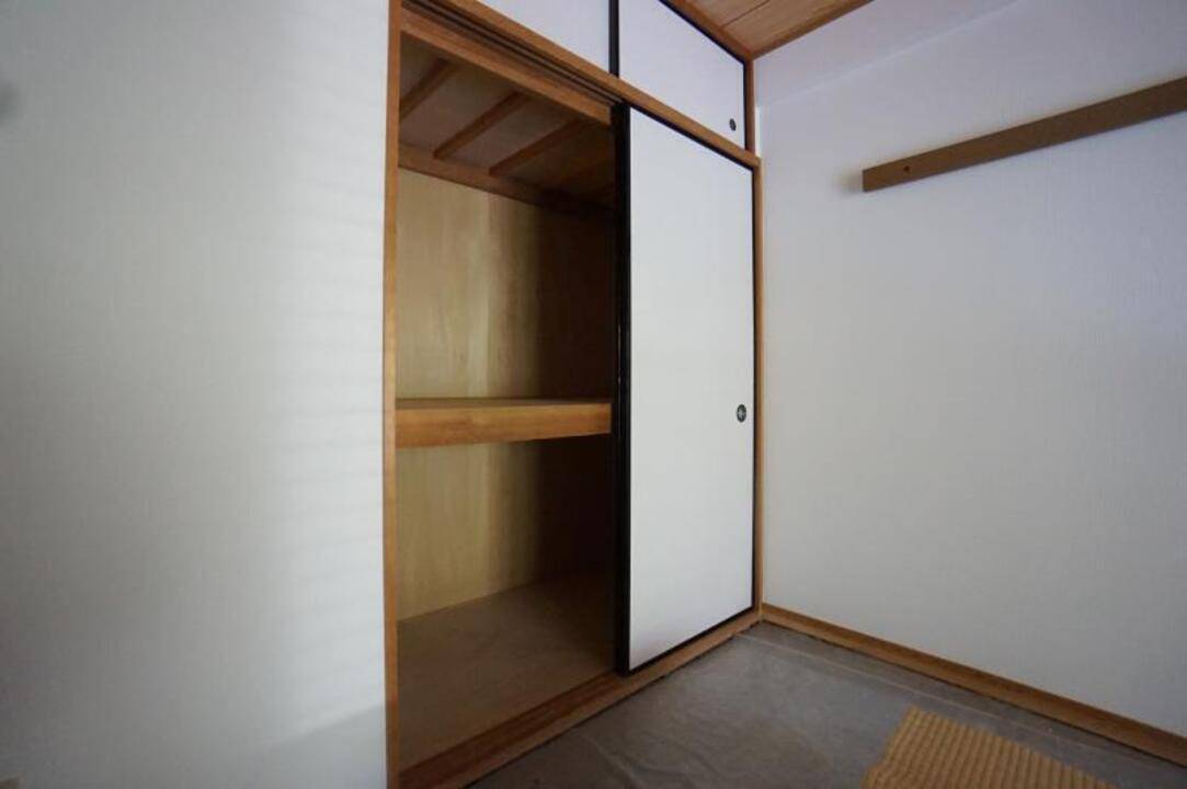 収納　押入れ