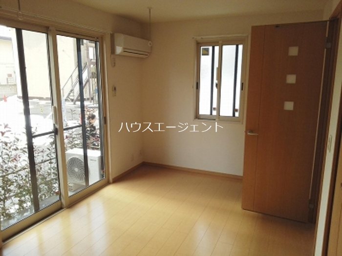居室・リビング　南向きのお部屋です。