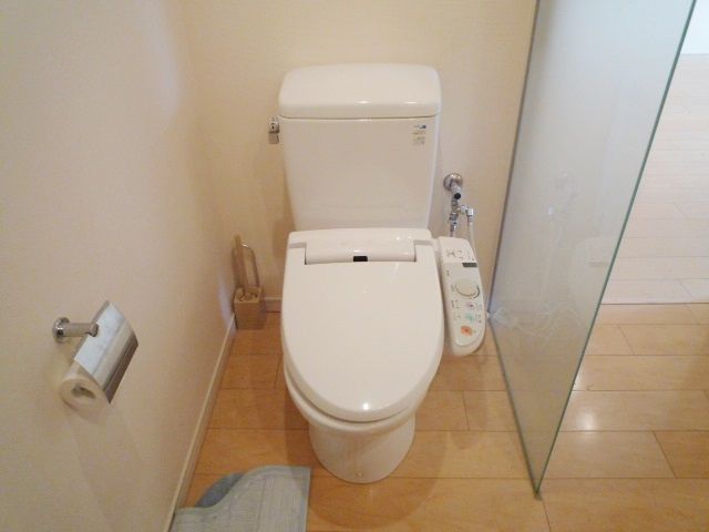 都営大江戸線 六本木駅 徒歩13分 11階建 築23年のトイレ写真