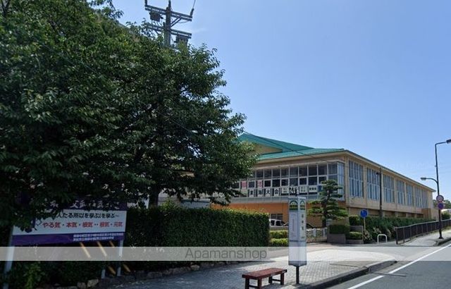 中学校　南部中学校（中学校）まで272m