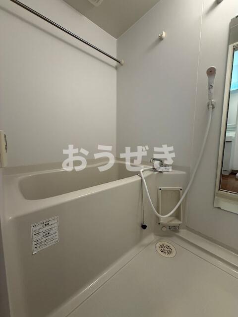 バス・シャワールーム　同建物別部屋の写真となります。