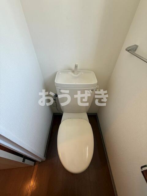 トイレ　同建物別部屋の写真となります。