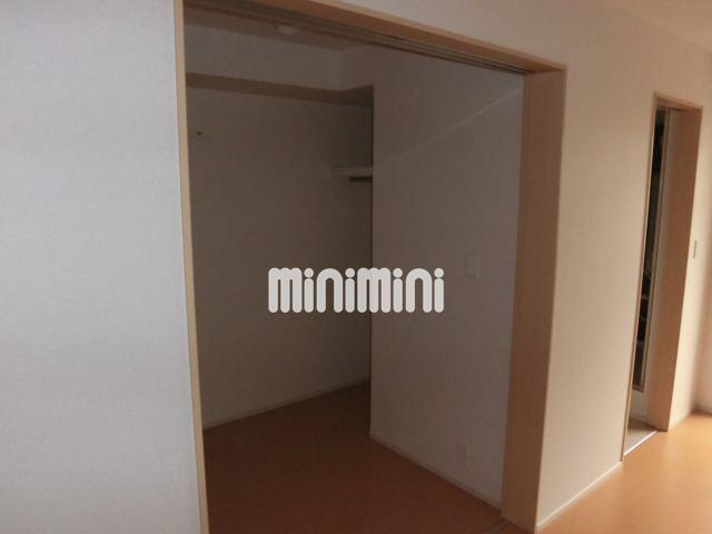 その他　洋間です。部屋の奥には、収納完備！