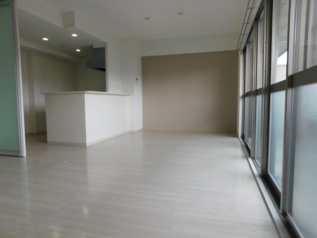 Alice Garden Esakaの居間写真