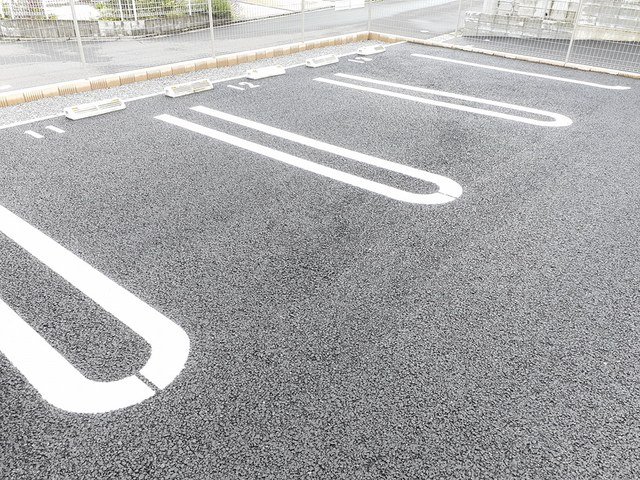 駐車場　駐車場に車を止められます