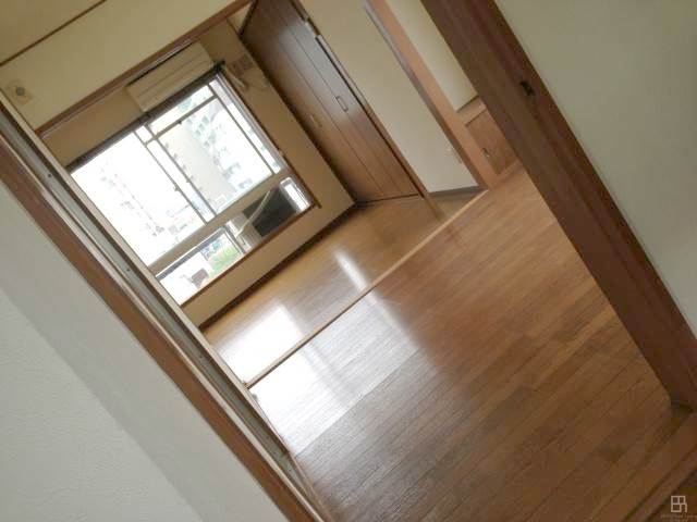 玄関　洋室