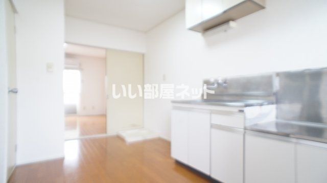 サンパレス西新町の玄関写真