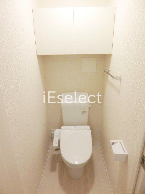トイレ　温水洗浄便座付きのトイレです