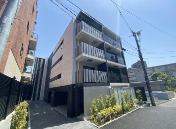 建物外観　鉄筋コンクリート造のがっちりとした建物。
