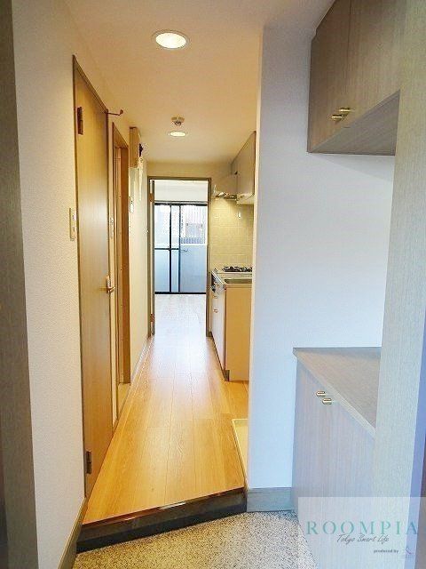 玄関　同タイプの別のお部屋です