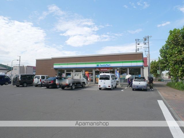 コンビニ　ファミリーマート三笠幸町店（コンビニ）まで687m