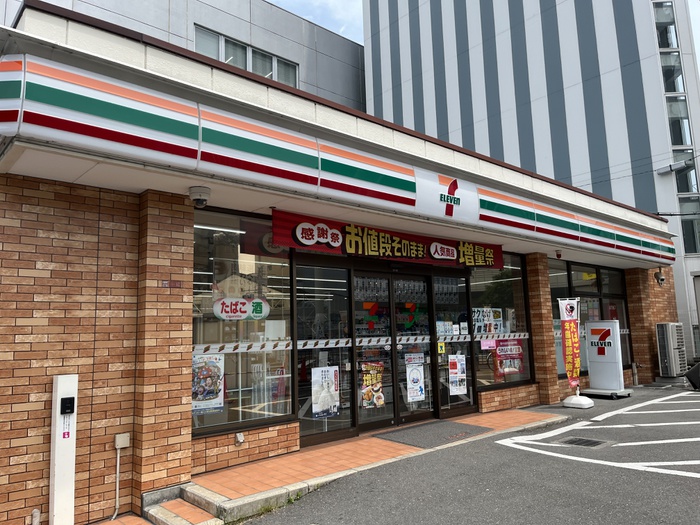 コンビニ　セブンイレブン枚方市役所前店（コンビニ）まで650m