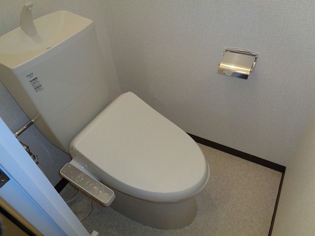 トイレ　温水洗浄便座完備
