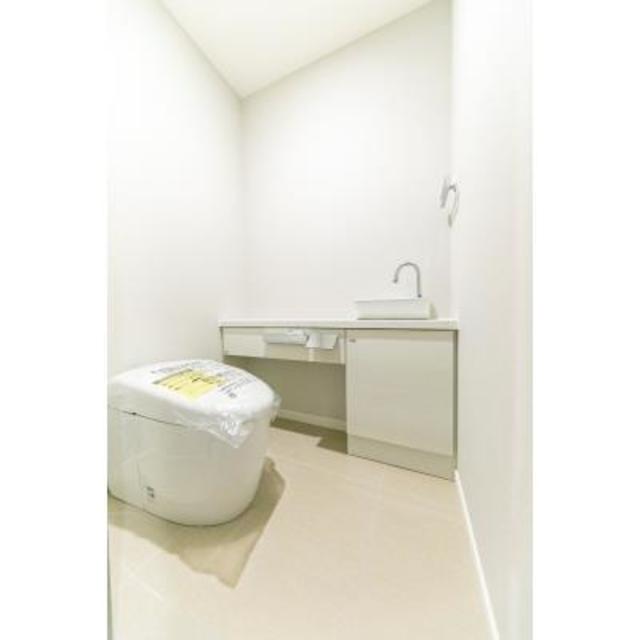 トイレ　※写真は同タイプ住戸です。