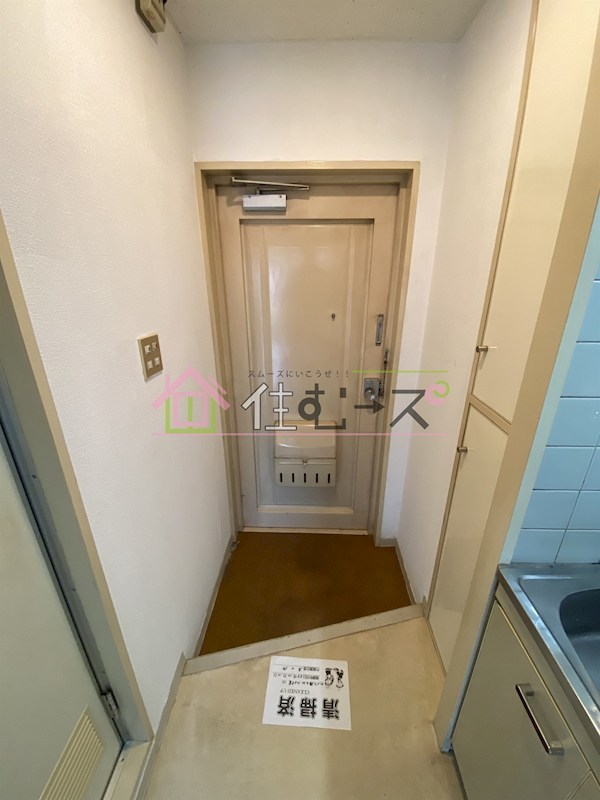 サンビル勝山北の玄関写真