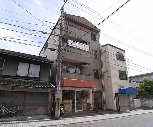 建物外観　ＪＲ、近鉄、京阪が使える立地が魅力です。