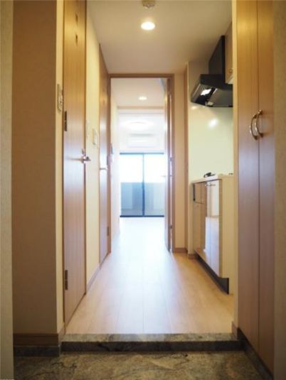玄関　玄関からお部屋に向けて