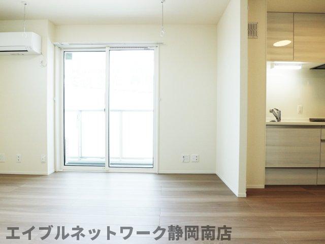 その他設備　こちらのリビングで趣味の時間をお楽しみください