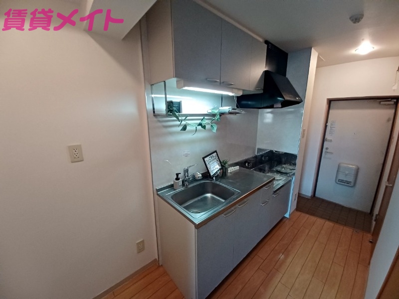キッチン　同物件別室反転タイプ画像