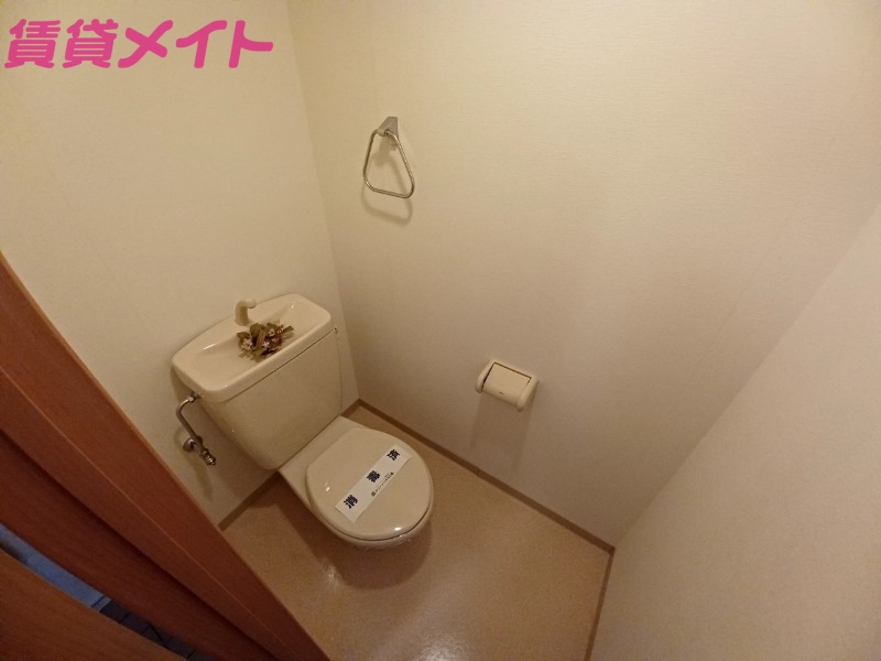 トイレ　同物件別室反転タイプ画像