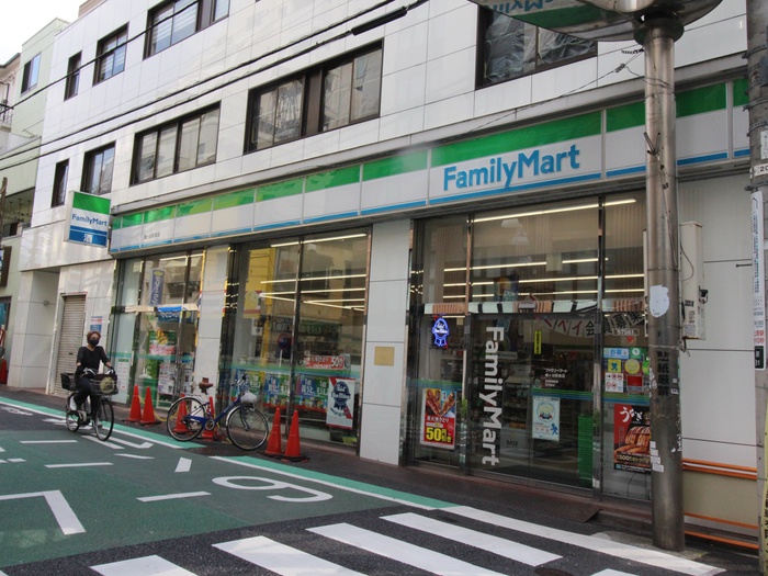 コンビニ　ファミリーマート 幡ヶ谷駅南店（コンビニ）まで371m