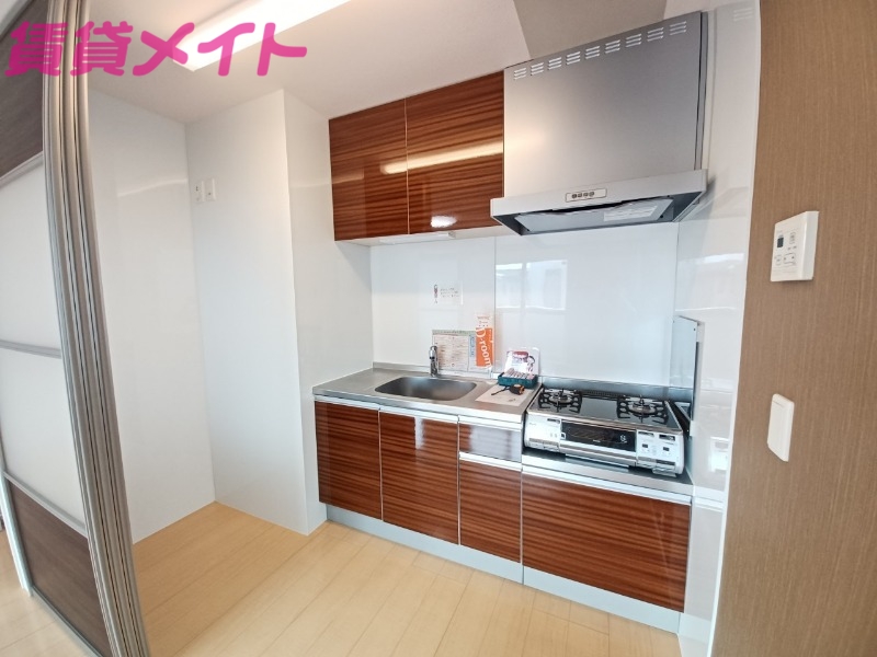 キッチン　反転タイプ写真